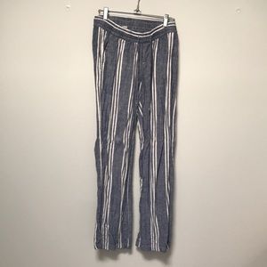 Flowy beach pants with pockets.